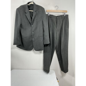 Mens Claiborne Two Piece Suit Gray Black Jacket 40 S Pants 33x30 Excellent